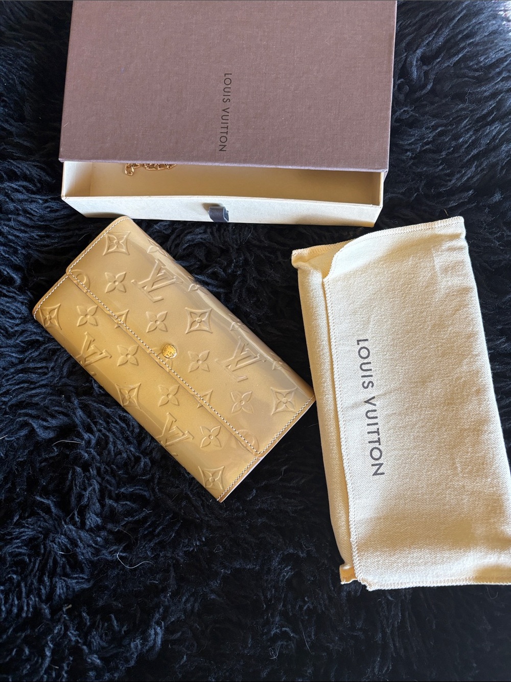 Louis Vuitton Vernis Light Beige Patent Monogram Continental Wallet